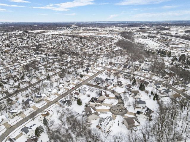 29 Weir Circle, Madison, WI 53719