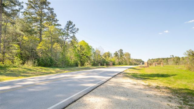 000 Bighorn RD, Huntsville, TX 77340