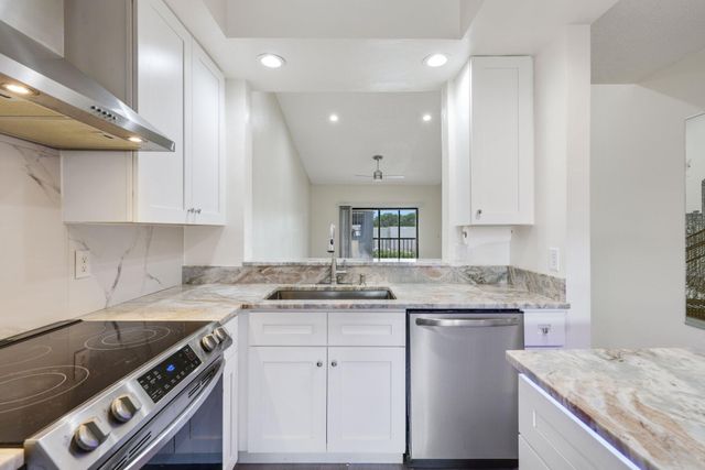 7891 Willow Springs Drive 1022, Lake Worth Beach, FL 33467