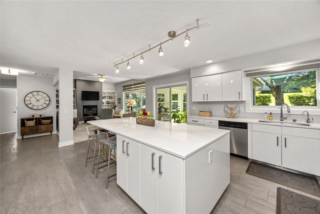 3508 Southern Woods Drive, Des Moines, IA 50321