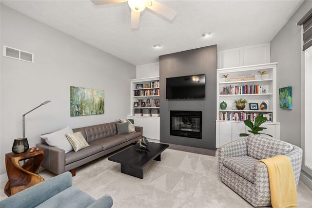 3508 Southern Woods Drive, Des Moines, IA 50321