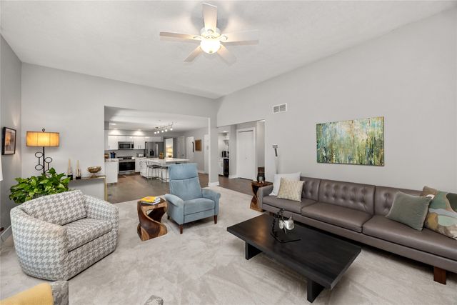 3508 Southern Woods Drive, Des Moines, IA 50321