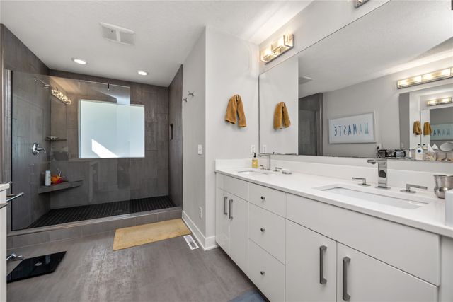 3508 Southern Woods Drive, Des Moines, IA 50321