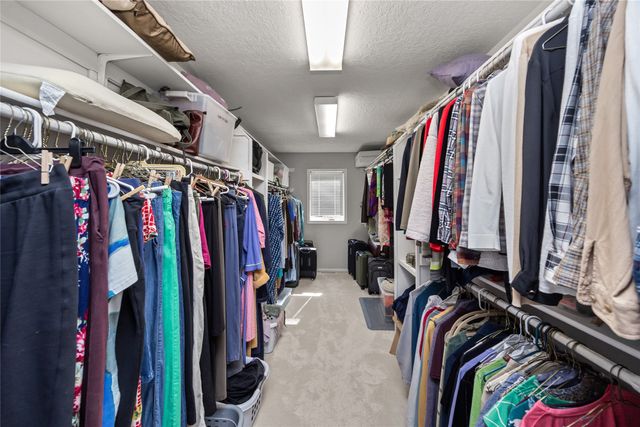 3508 Southern Woods Drive, Des Moines, IA 50321