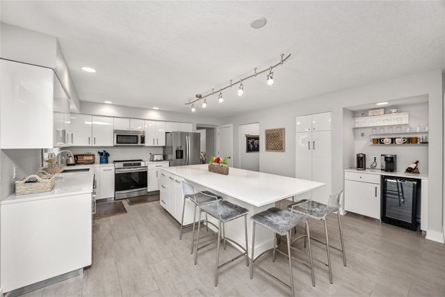 3508 Southern Woods Drive, Des Moines, IA 50321