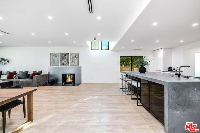 17150 Vintage Street, Northridge, CA 91325