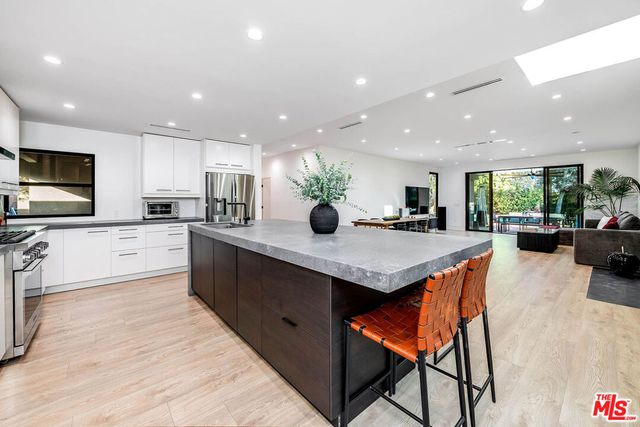 17150 Vintage Street, Northridge, CA 91325