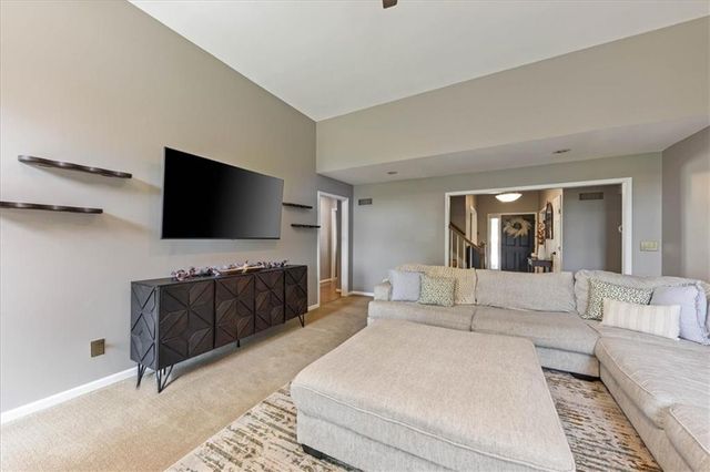6728 N Quincy Circle, Kansas City, MO 64119