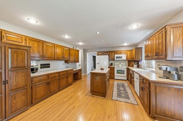 6728 N Quincy Circle, Kansas City, MO 64119