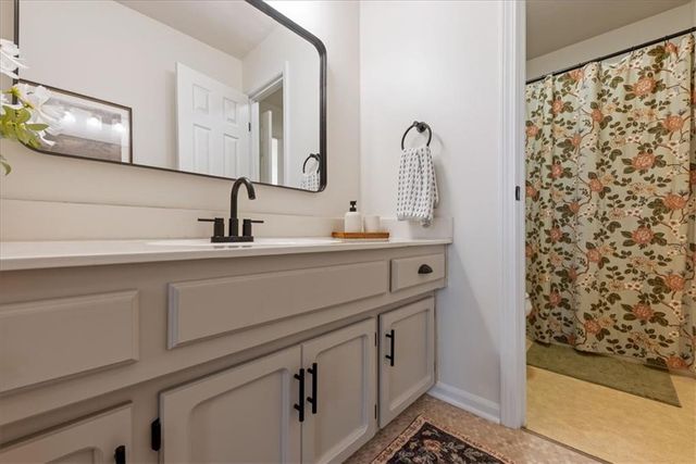 6728 N Quincy Circle, Kansas City, MO 64119