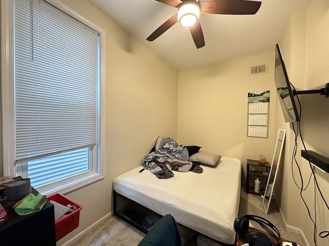 1738 W NELSON Street 2, Chicago, IL 60657