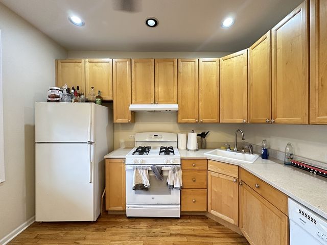 1738 W NELSON Street 2, Chicago, IL 60657