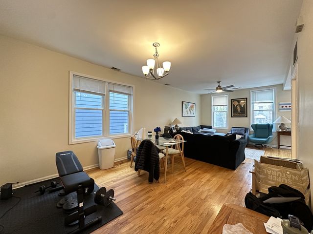 1738 W NELSON Street 2, Chicago, IL 60657