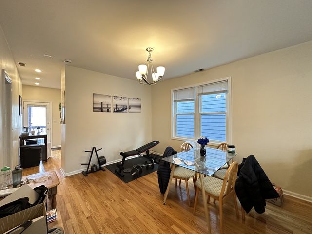 1738 W NELSON Street 2, Chicago, IL 60657