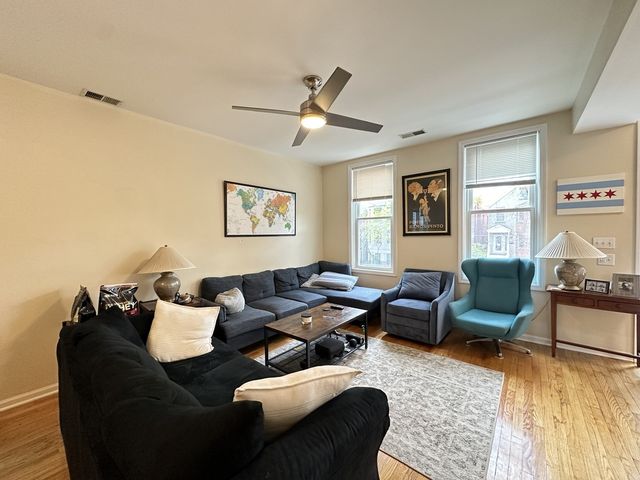 1738 W NELSON Street 2, Chicago, IL 60657