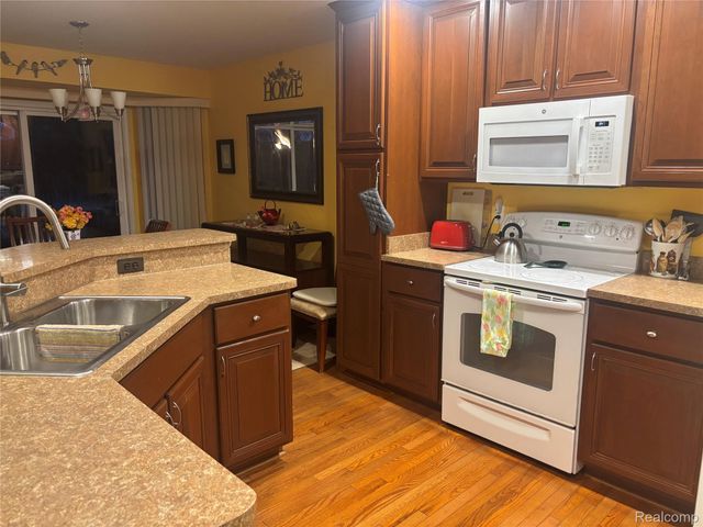 25843 Ashby Drive, Harrison Charter Township, MI 48045