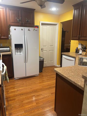 25843 Ashby Drive, Harrison Charter Township, MI 48045