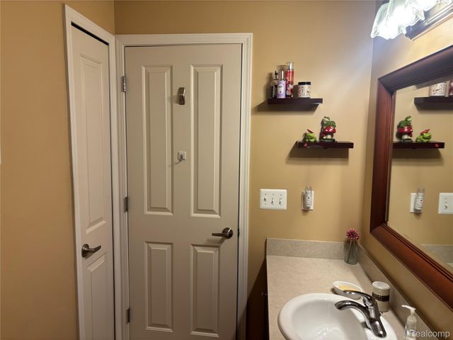 25843 Ashby Drive, Harrison Charter Township, MI 48045