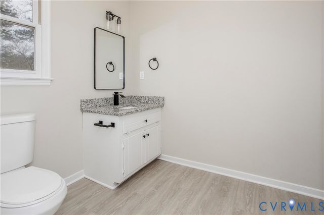 19311 Temple Ave, Colonial Heights, VA 23834