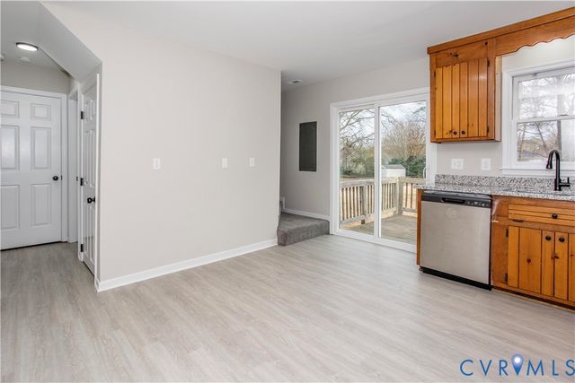 19311 Temple Ave, Colonial Heights, VA 23834