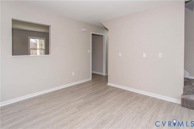 19311 Temple Ave, Colonial Heights, VA 23834