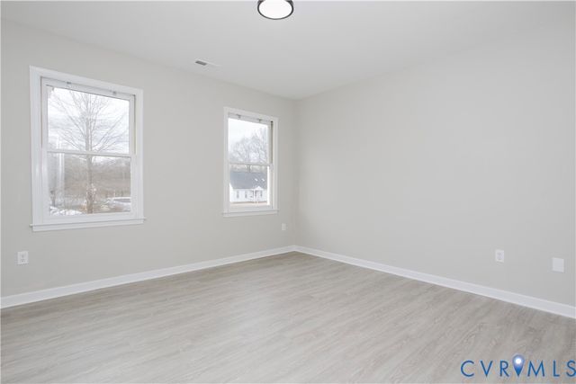 19311 Temple Ave, Colonial Heights, VA 23834