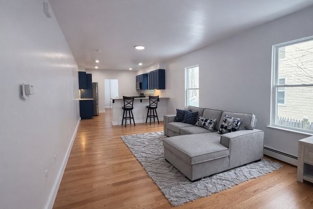 29 Catherine St 1, Boston, MA 02131