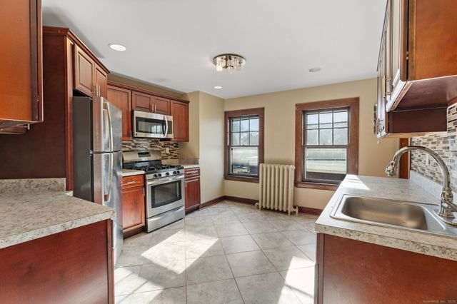 117 Whitney Street 3rd Fl, Hartford, CT 06105