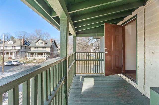 117 Whitney Street 3rd Fl, Hartford, CT 06105