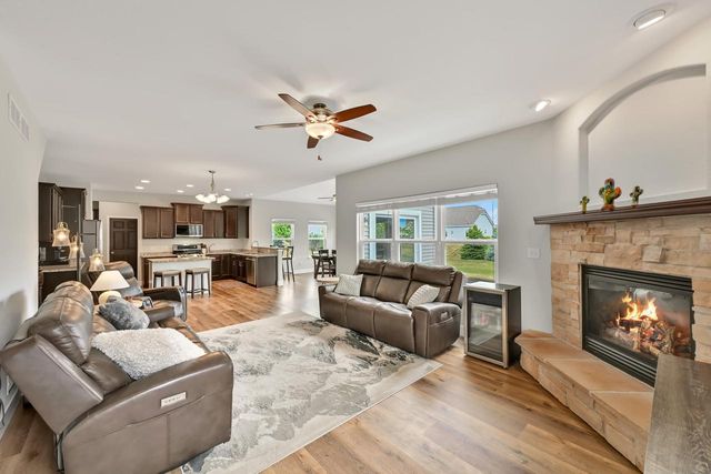 N44W22870 Bridge STREET, Pewaukee, WI 53072