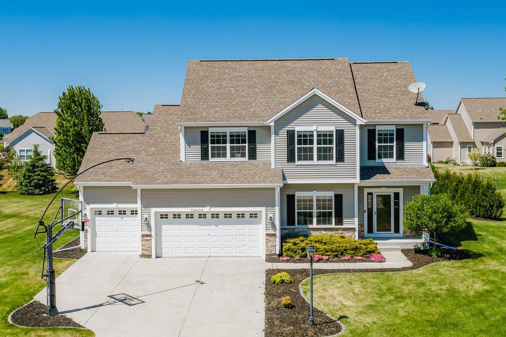 N44W22870 Bridge STREET, Pewaukee, WI 53072