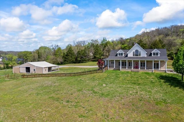 216 Old Wolf Hill Rd, Bethpage, TN 37022