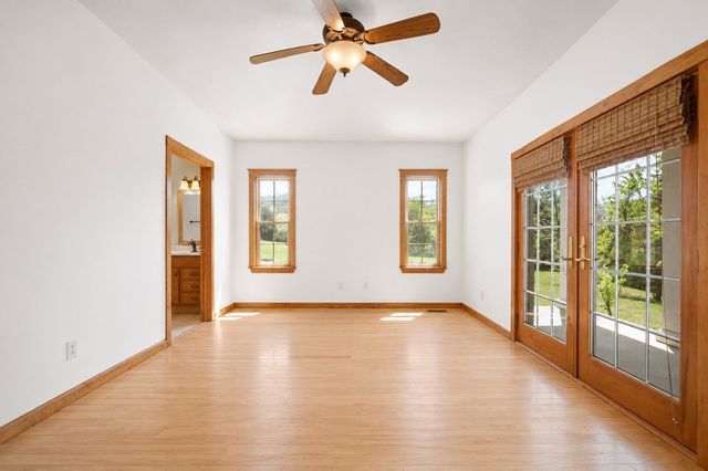 216 Old Wolf Hill Rd, Bethpage, TN 37022