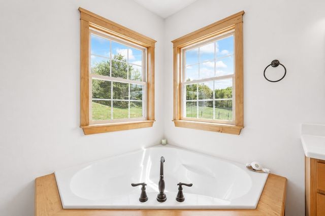 216 Old Wolf Hill Rd, Bethpage, TN 37022