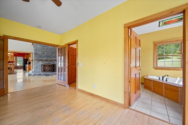 216 Old Wolf Hill Rd, Bethpage, TN 37022