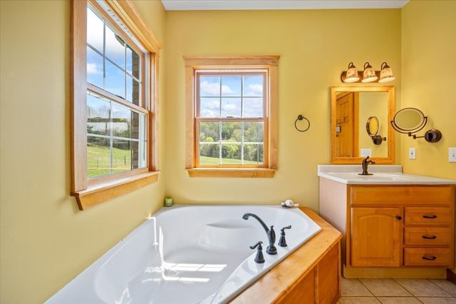 216 Old Wolf Hill Rd, Bethpage, TN 37022
