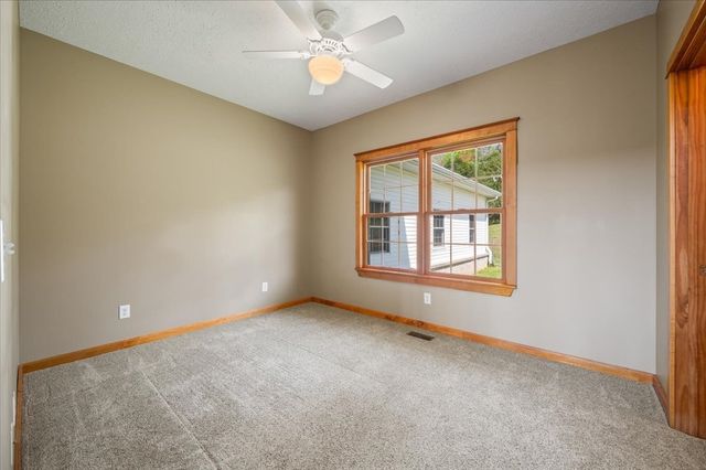 216 Old Wolf Hill Rd, Bethpage, TN 37022
