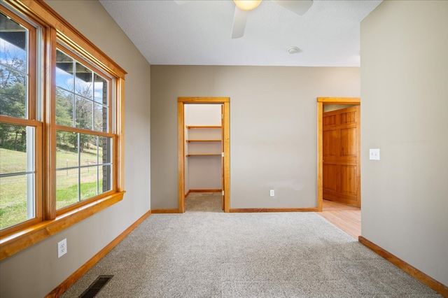 216 Old Wolf Hill Rd, Bethpage, TN 37022