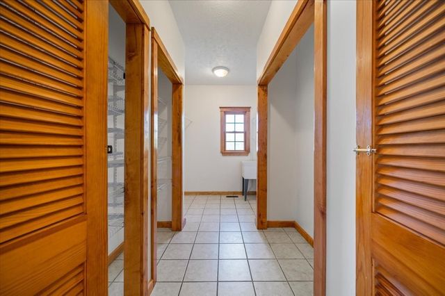 216 Old Wolf Hill Rd, Bethpage, TN 37022