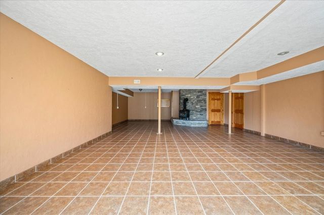 216 Old Wolf Hill Rd, Bethpage, TN 37022