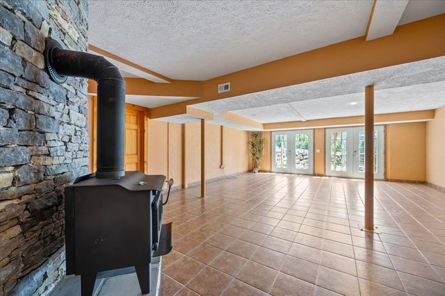 216 Old Wolf Hill Rd, Bethpage, TN 37022