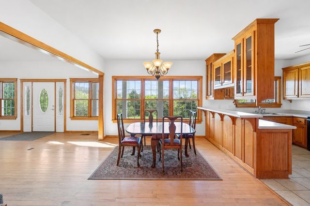 216 Old Wolf Hill Rd, Bethpage, TN 37022