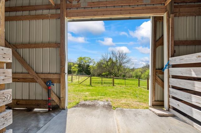 216 Old Wolf Hill Rd, Bethpage, TN 37022