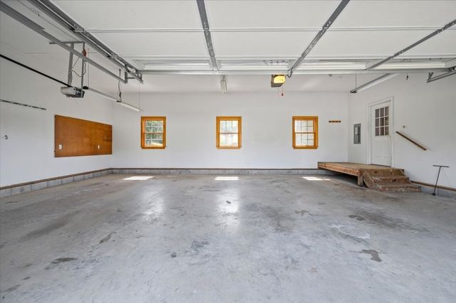 216 Old Wolf Hill Rd, Bethpage, TN 37022