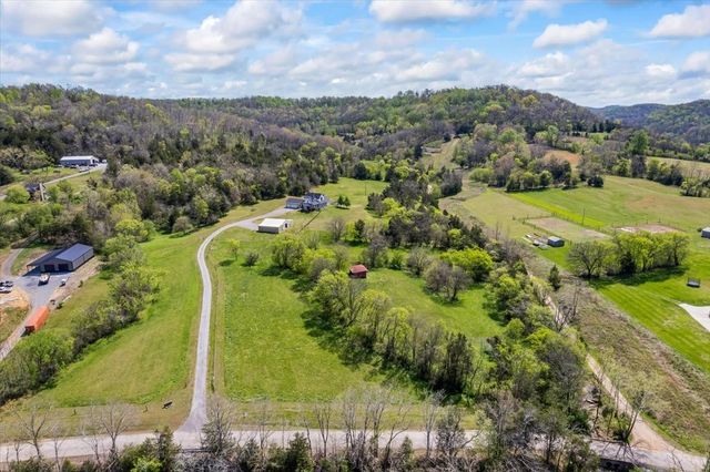 216 Old Wolf Hill Rd, Bethpage, TN 37022