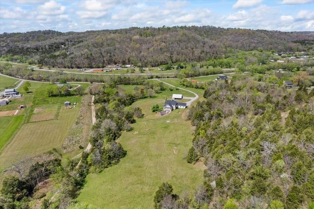 216 Old Wolf Hill Rd, Bethpage, TN 37022