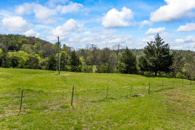 216 Old Wolf Hill Rd, Bethpage, TN 37022