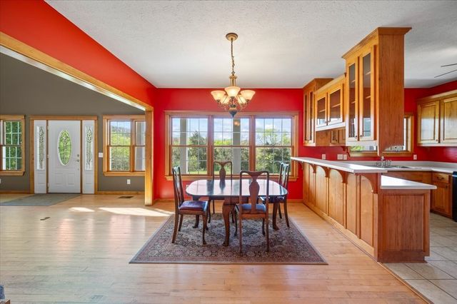 216 Old Wolf Hill Rd, Bethpage, TN 37022