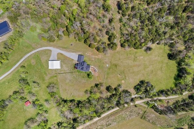 216 Old Wolf Hill Rd, Bethpage, TN 37022