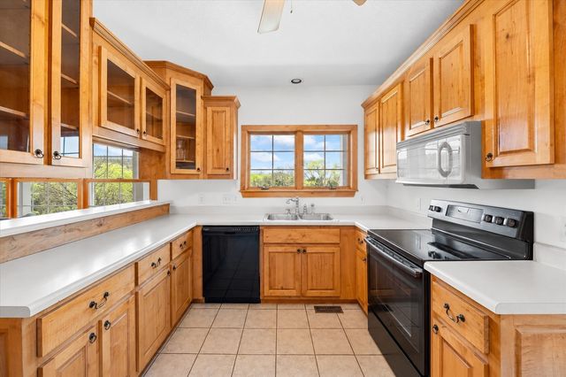 216 Old Wolf Hill Rd, Bethpage, TN 37022